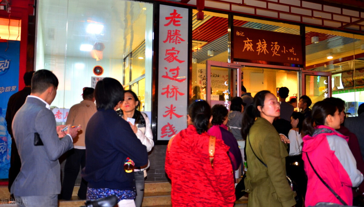 麻辣烫店怎么吸引顾客，用两个套路一年获得60万